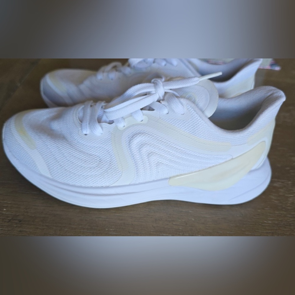 Lululemon Blissfeel Run 2 Sneakers Women’s 8.5 White Athletic Running Shoes